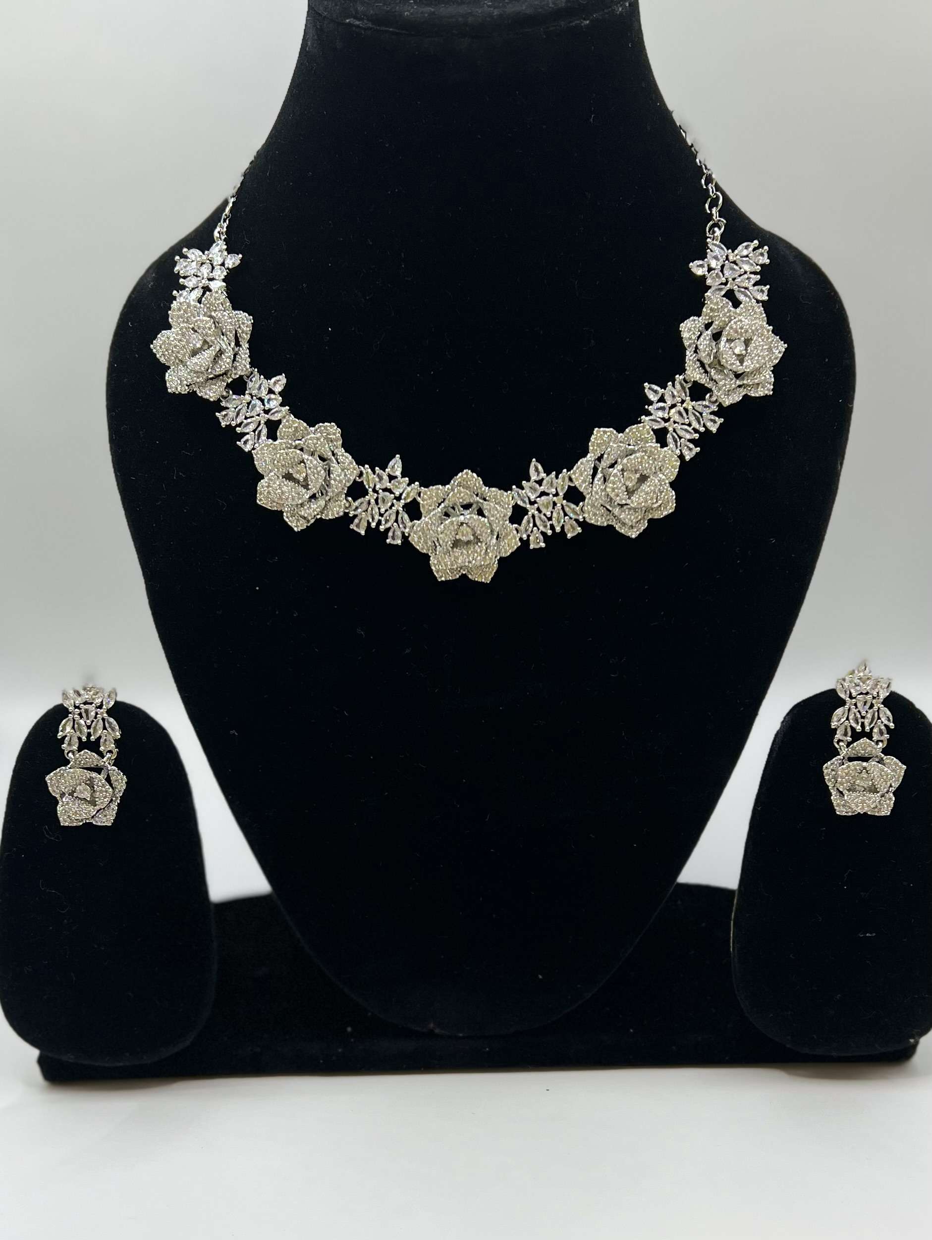 Silver flower diamond necklace Set - Unique Ethnic Wear