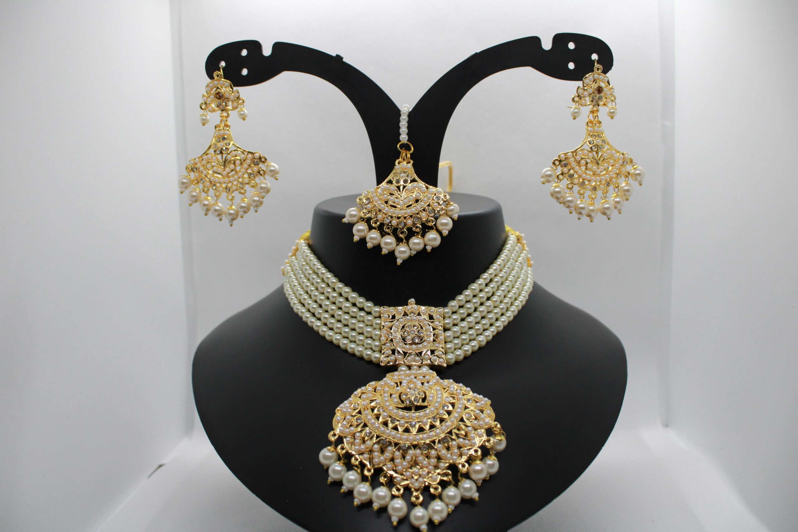 Jadau Pearl Choker Set