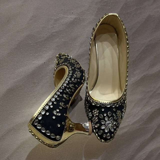 Beautiful Juti Black