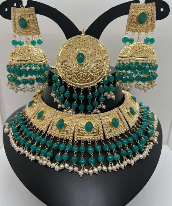 Gold-Plated Kundan-Studded Necklace & Earrings Set
