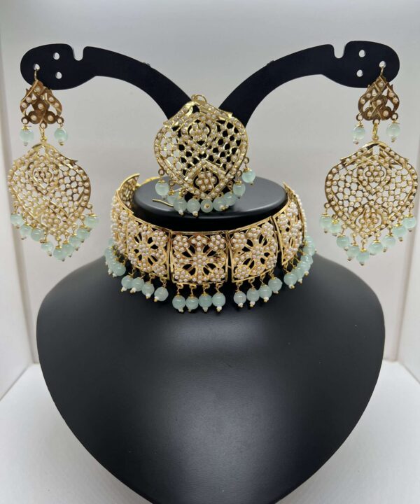 Kundan choker set