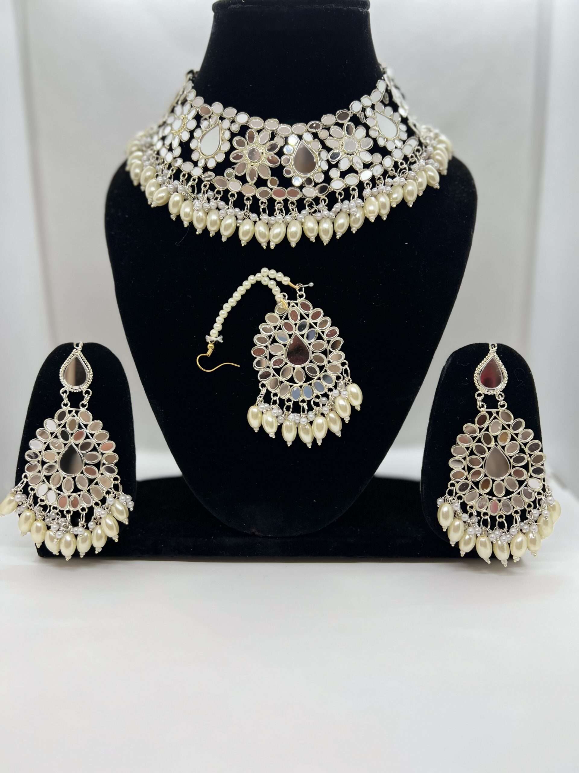BEAUTIFUL CREAM COLOR BEADED SILVER PLATED MIRROR WORK CHOKER SET WITH STATEMENT EARRING AND TIKKA