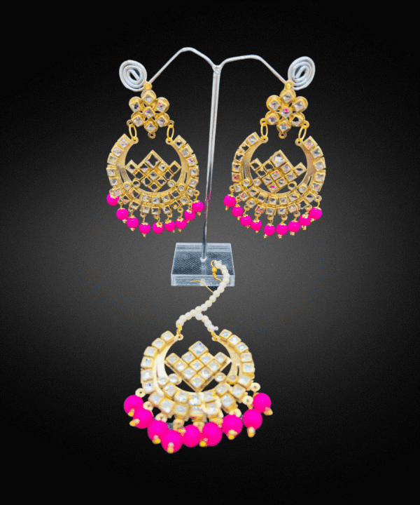 BEAUTIFUL GOLD PLATED CHARMING TIKKA SET