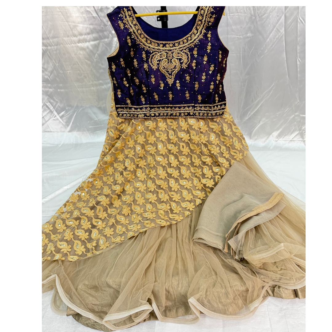 (SOLD) Beautiful Crop Top Heavy Ken Ken Full Flared Net Fabric Designer Blouse With Embroidery And Stone Work Comes With Net Dupatta.